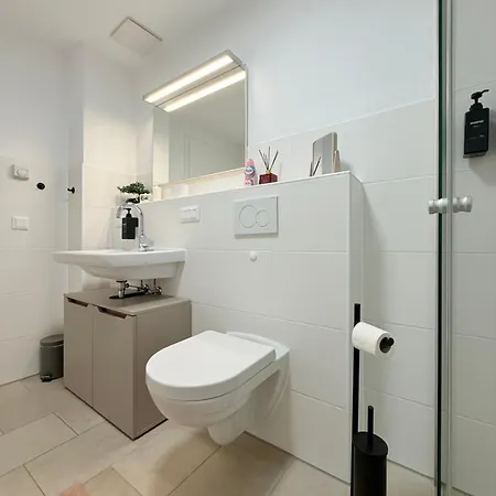 Schickes Mit Balkon Naehe Hbf-lift-zentrum *