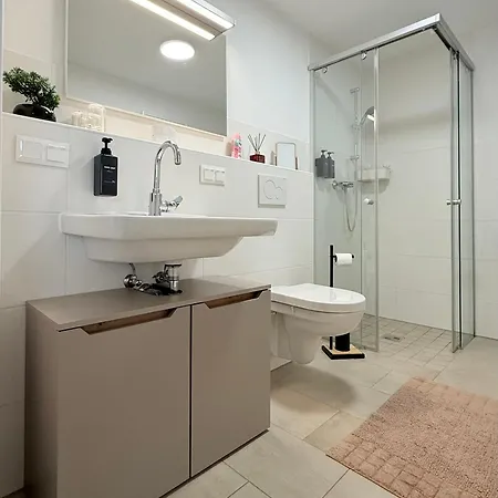 Schickes Mit Balkon Naehe Hbf-lift-zentrum 公寓 *